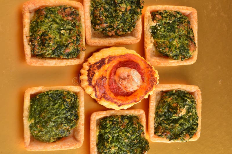 Download Buffet, Ossequi Sulla Tavola Fotografia Stock - Immagine di antipasto, hamburger: 113667162