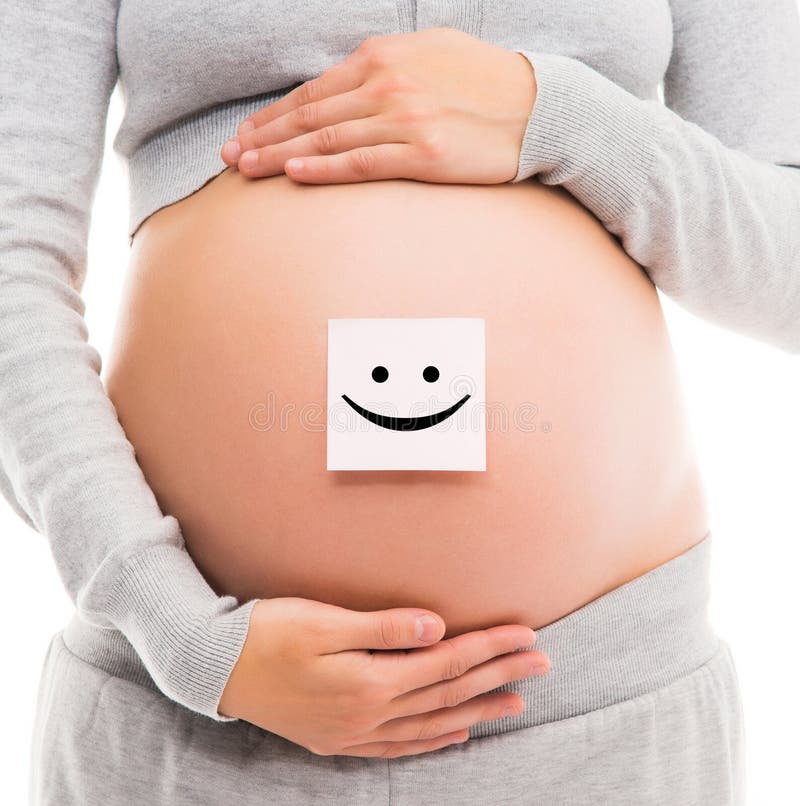 Buik van een jonge zwangere vrouw met een witte sticker royalty-vrije stock fotografie Buik van een jonge zwangere vrouw met een witte sticker royalty-vrije stock fotografie