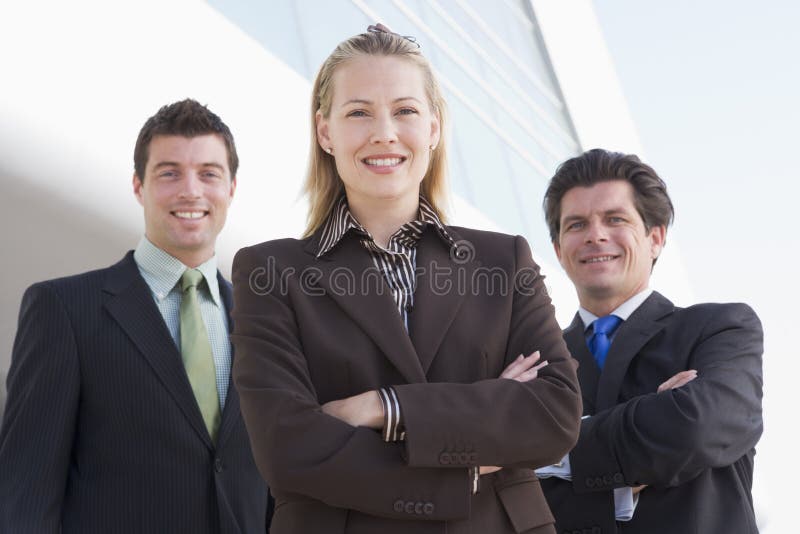building businesspeople outdoors standing three στοκ εικόνα building businesspeople outdoors standing three στοκ εικόνα