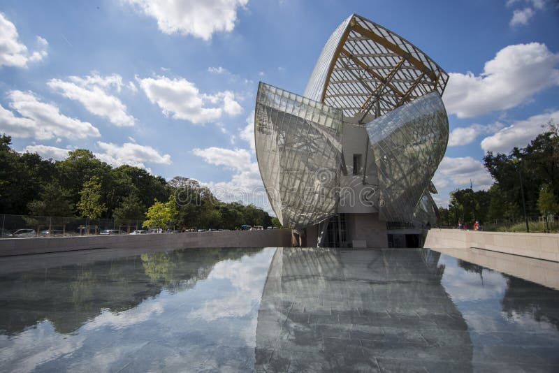 Louis Vuitton building surrounded by body of water photo – Free