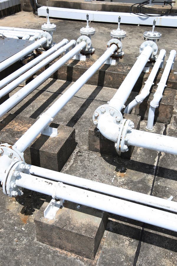 Building rooftop pipelines