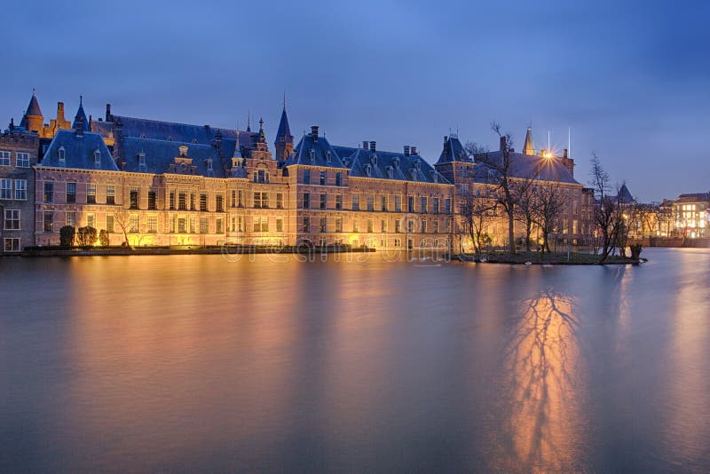 Buitenhof, casas del parlamento holandés en La Haya foto de archivo