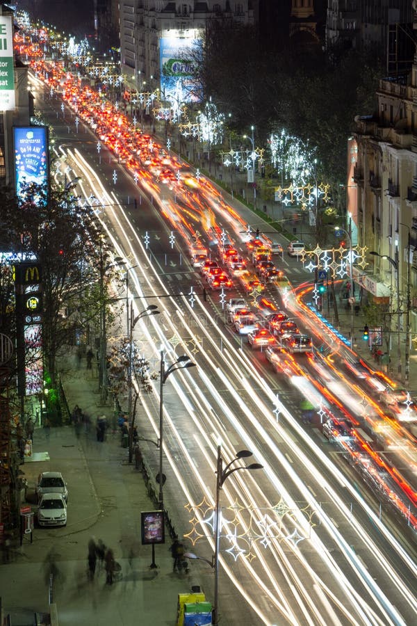 Bukarest-Nachtstadtbildmitte in der Weihnachtszeit stockbild Bukarest-Nachtstadtbildmitte in der Weihnachtszeit stockbild