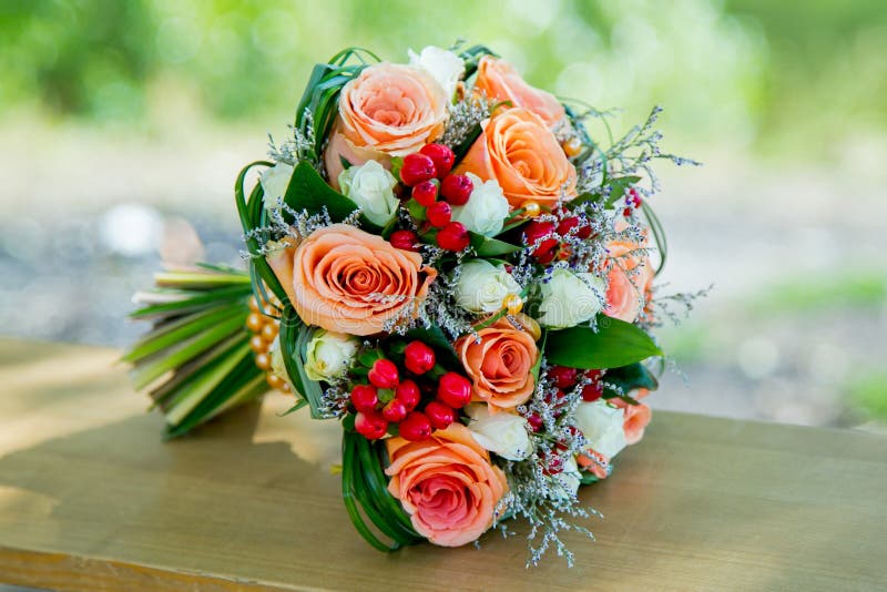 buketten blommar orange bröllop royaltyfria foton buketten blommar orange bröllop royaltyfria foton