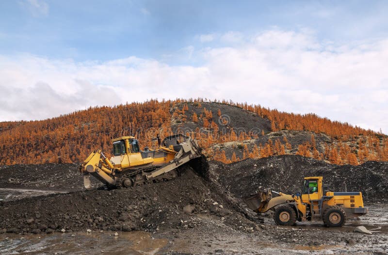 Open pit mining of natural gold in the mountains of Eastern Siberia.
In the process of work, such equipment is used as: Bulldozers, wheel loaders, mining dump trucks, Excavators, Stationary industrial equipment for washing natural gold. Open pit mining of natural gold in the mountains of Eastern Siberia.
In the process of work, such equipment is used as: Bulldozers, wheel loaders, mining dump trucks, Excavators, Stationary industrial equipment for washing natural gold
