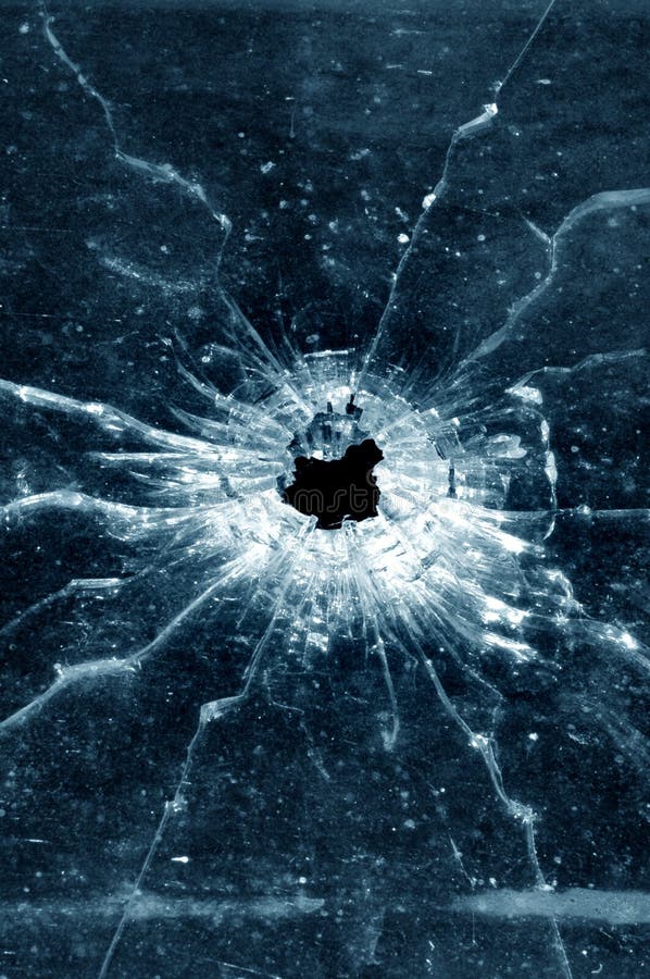 Bullet hole v sklenené okno.