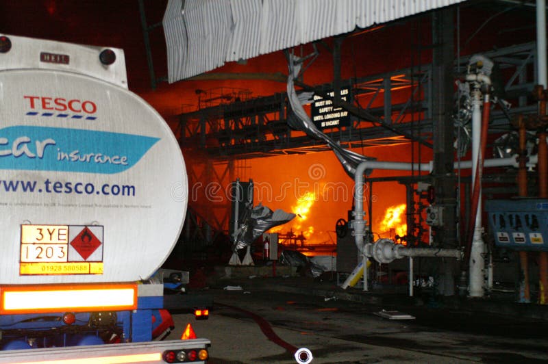Buncefeld Fuel depot fire editorial image. Image of national 100171955