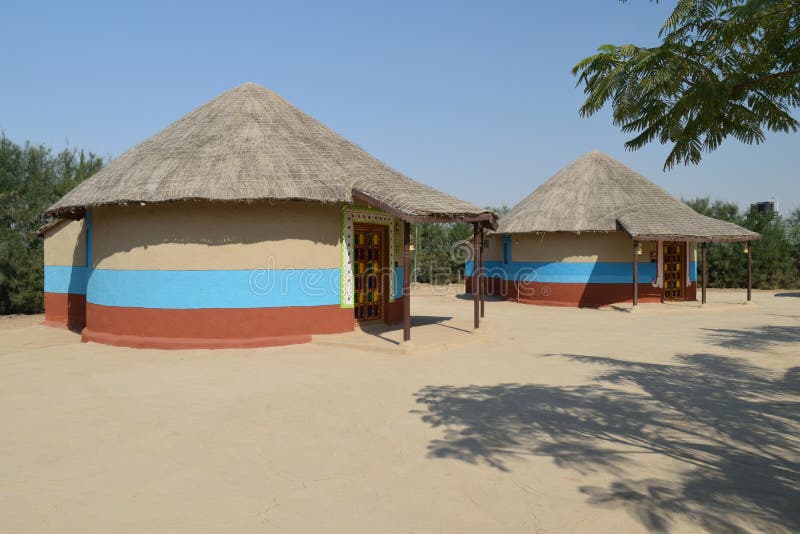 Bunga, una casa cilíndrica del fango con el tejado cubierto con paja foto de archivo libre de regalías Bunga, una casa cilíndrica del fango con el tejado cubierto con paja foto de archivo libre de regalías