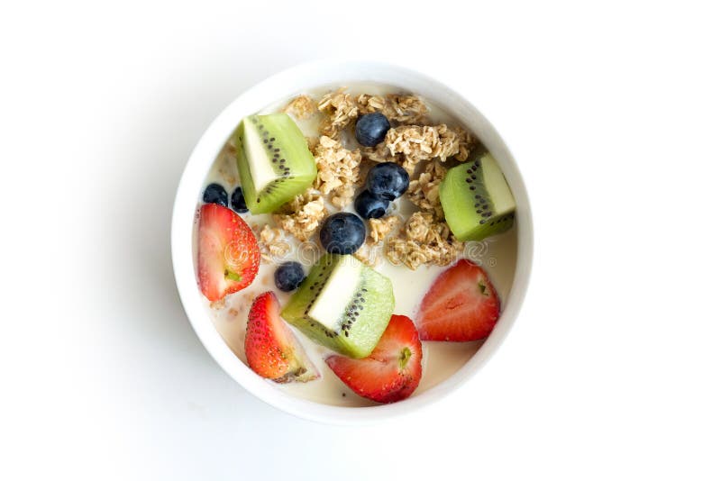 Bunke av Granola med nya frukter royaltyfria bilder Bunke av Granola med nya frukter royaltyfria bilder