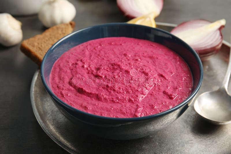 Bunke med smaklig betahummus royaltyfria foton Bunke med smaklig betahummus royaltyfria foton