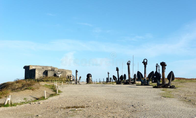 Bunker und Gefechtsanker-Gedenkstätte des Zweiten Weltkriegs an der Pointe de Penhir in der Bretagne stockbilder Bunker und Gefechtsanker-Gedenkstätte des Zweiten Weltkriegs an der Pointe de Penhir in der Bretagne stockbilder