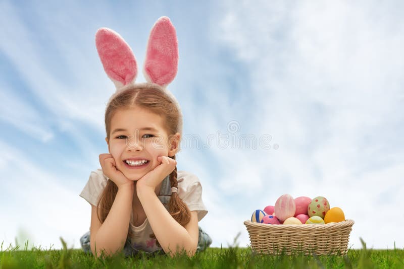 Bunny φθορά κοριτσιών αυτιών στοκ εικόνες