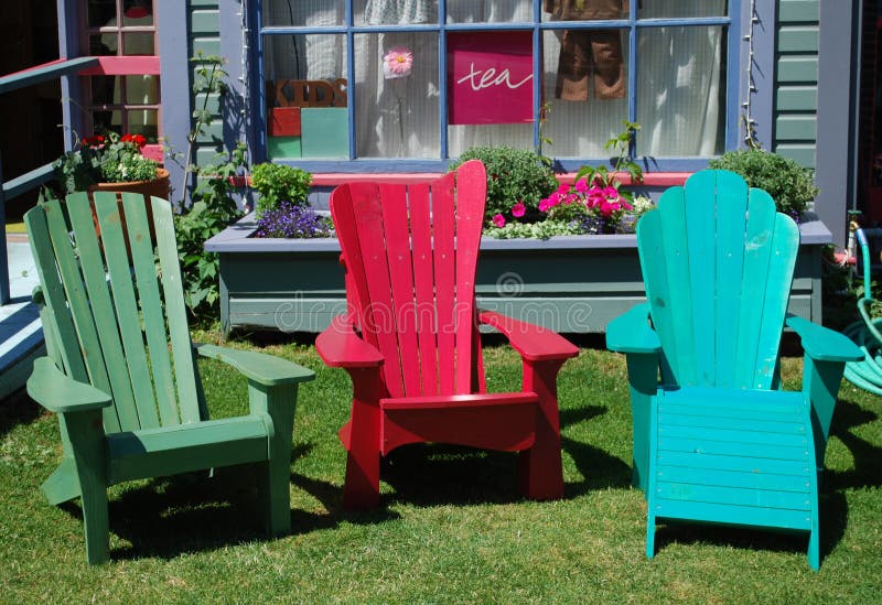 Bunte Yard Stuhle Stockfoto Bild Von Sommerzeit Farbe 727570