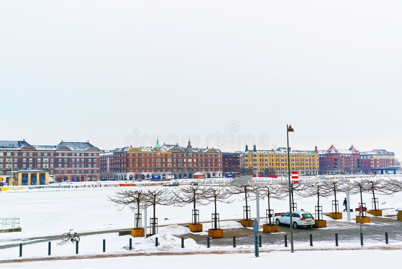 Bunte Fassaden entlang Hafen in Kopenhagen in Dänemark im Winter stockbilder Bunte Fassaden entlang Hafen in Kopenhagen in Dänemark im Winter stockbilder