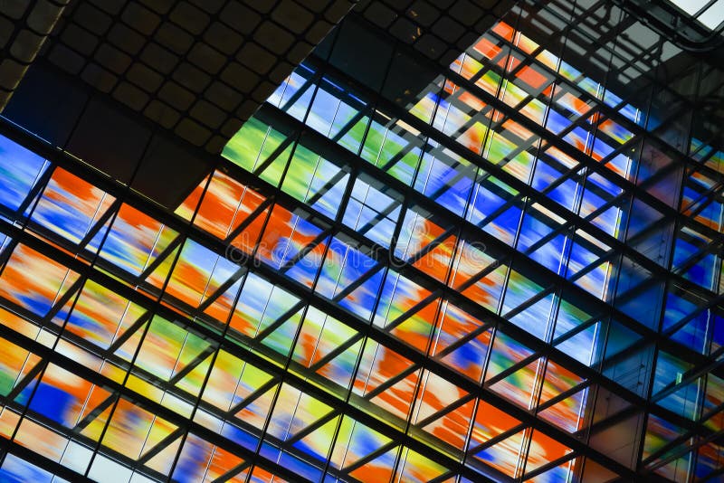 Bunte Fenster stockbild. Bild von hell, muster, fenster