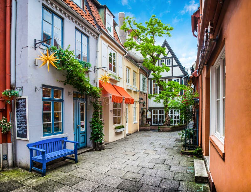 Bunte Häuser in historischem Schnoorviertel in Bremen, Deutschland