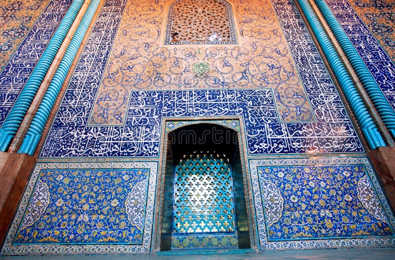Bunte kopierte Wände mit Fliesen innerhalb der Moschee stockbild Bunte kopierte Wände mit Fliesen innerhalb der Moschee stockbild