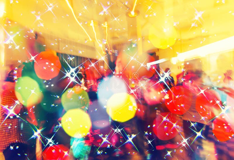 Bunte Menge auf Konzert, Disconacht, tanzendem Konzept-, Partei- und Nachtclubhintergrund lizenzfreie stockbilder Bunte Menge auf Konzert, Disconacht, tanzendem Konzept-, Partei- und Nachtclubhintergrund lizenzfreie stockbilder