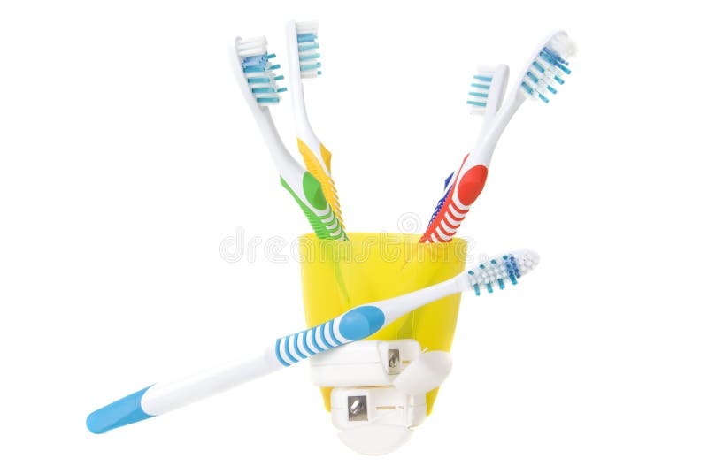 Bunte Zahnbürsten im Cup mit zahnmedizinischer Glasschlacke stockbild Bunte Zahnbürsten im Cup mit zahnmedizinischer Glasschlacke stockbild