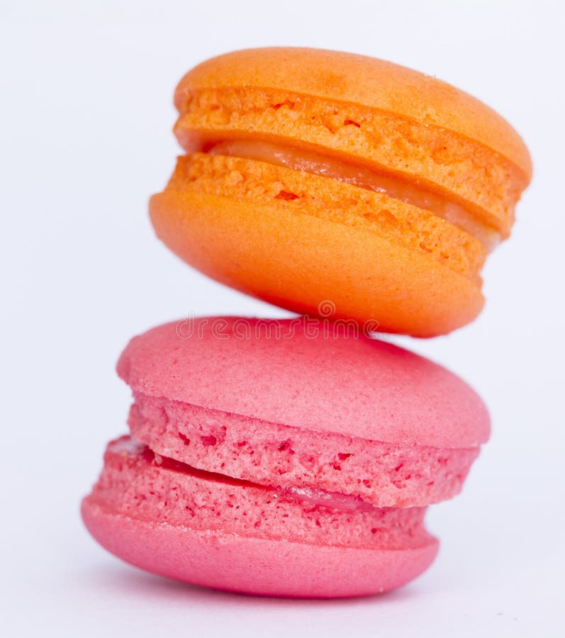 Bunter macarons Stapel lokalisiert lizenzfreie stockfotografie Bunter macarons Stapel lokalisiert lizenzfreie stockfotografie
