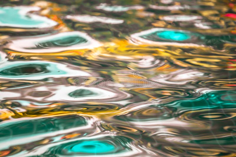 Buntes abstraktes Wasser lizenzfreie stockfotografie