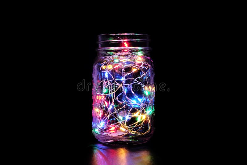 Buntes feenhaftes Licht in Mason Jar stockbild Buntes feenhaftes Licht in Mason Jar stockbild