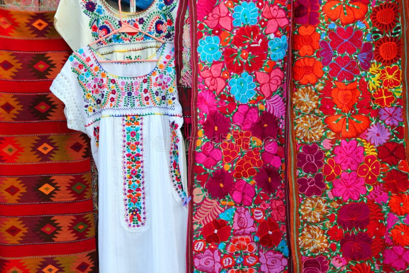 Buntes mexikanisches serape Gewebe Chiapas Kleid lizenzfreie stockfotos Buntes mexikanisches serape Gewebe Chiapas Kleid lizenzfreie stockfotos