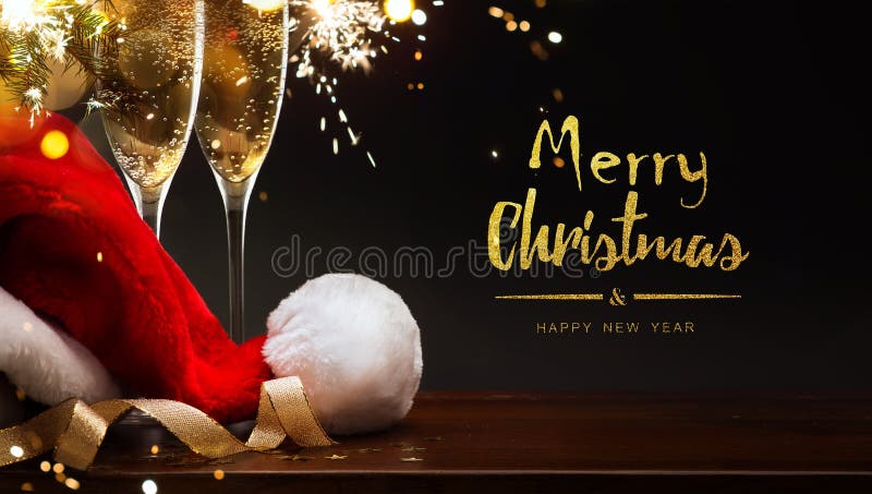 Buon Natale e buon anno; champagne e cappello di Santa immagini stock libere da diritti Buon Natale e buon anno; champagne e cappello di Santa immagini stock libere da diritti