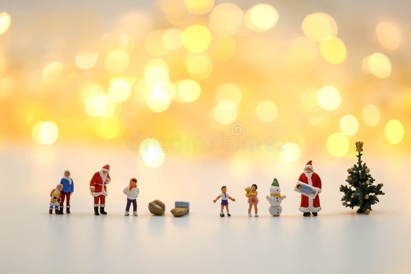 Buon Natale e gente miniatura del buon anno: Bambini w fotografie stock libere da diritti Buon Natale e gente miniatura del buon anno: Bambini w fotografie stock libere da diritti
