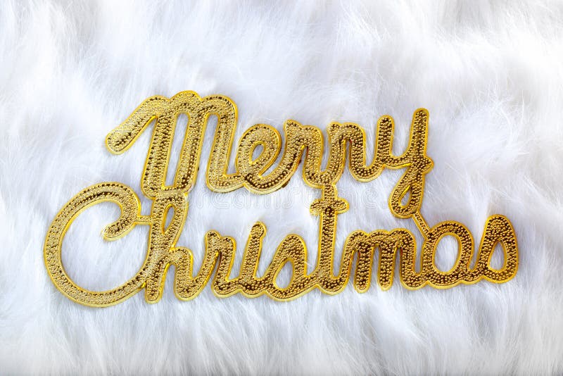 Buon Natale scritto in oro su pelliccia bianca fotografie stock libere da diritti Buon Natale scritto in oro su pelliccia bianca fotografie stock libere da diritti