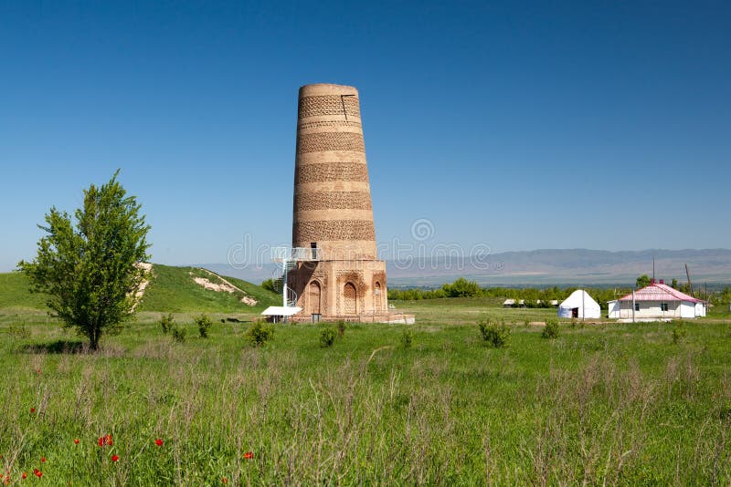 Landschaft von Burana. Kirgisistan-Turm stockfotos