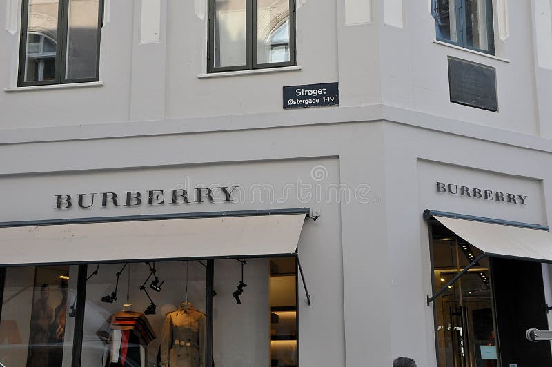 Distrahere pensionist Loaded 710 Burberry Store Photos - Free & Royalty-Free Stock Photos from Dreamstime