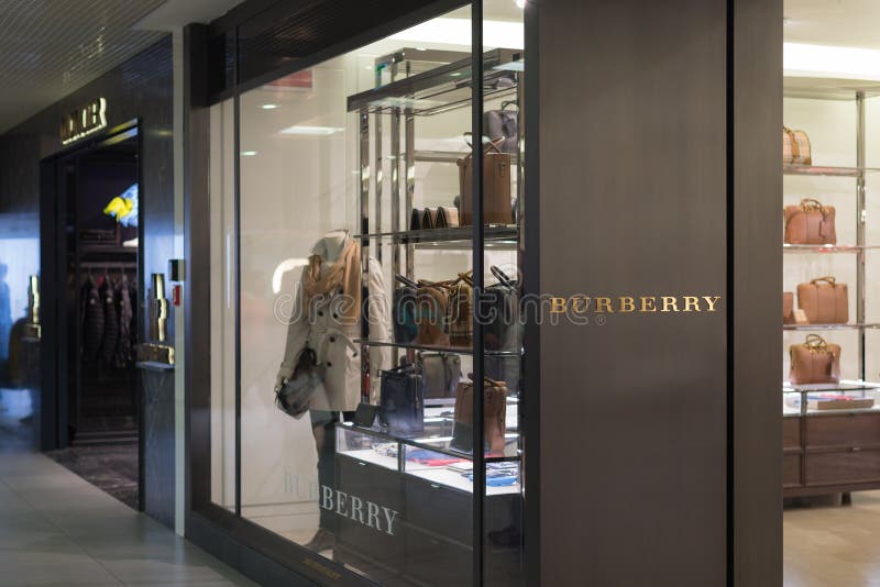 Burberry Store at Fiumicino Airport in Rome Editorial Photo - Image of  commerce, famous: 55104316