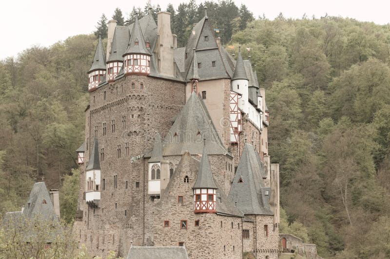 166 Burg Eltz Del Castello Foto Foto Stock Gratis E Royalty Free Da Dreamstime