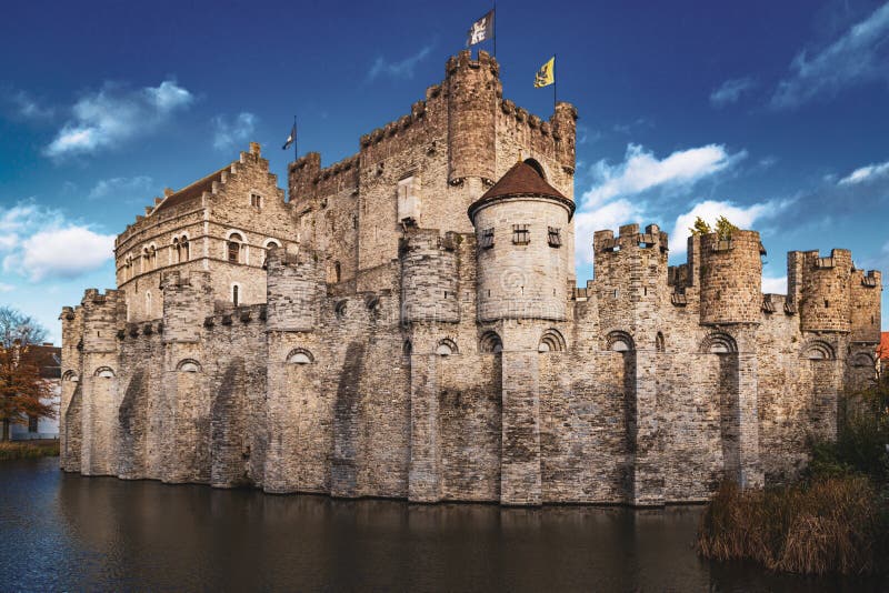 Burg Gravensteen im Mittelalter in Gent, Belgien Bei bewölktem Wetter stockfoto Burg Gravensteen im Mittelalter in Gent, Belgien Bei bewölktem Wetter stockfoto