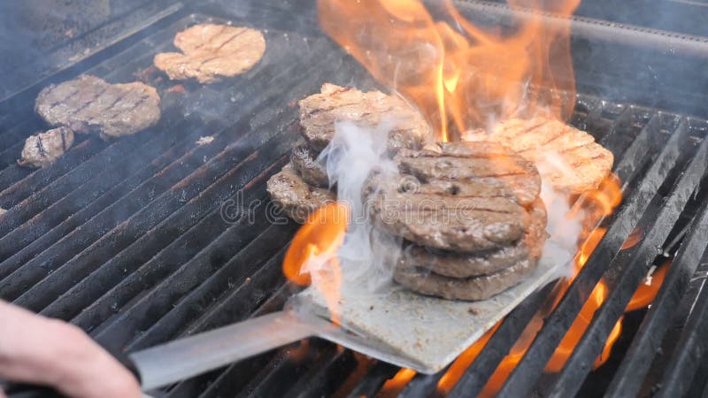 Burger-und Hamburger-Flammen Josper kochend, grillen Sie Yaso-Schweinefleisch-Rindfleisch-Kalbfleisch und Hühnerleiste für eine P