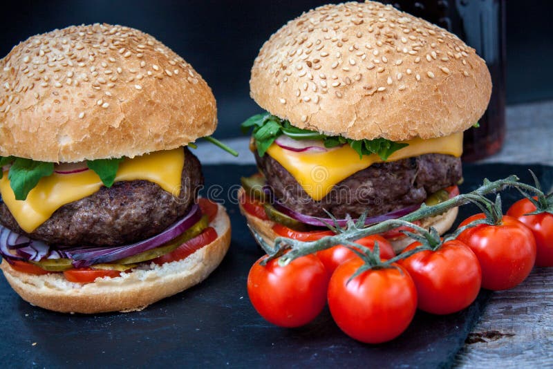 Burgeri de carne de vită și mânzat royalty free stock photography