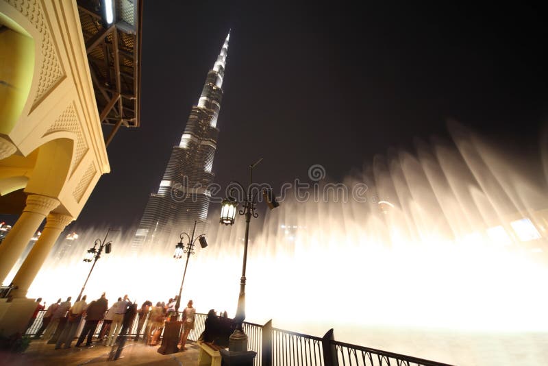 Burj Dubai skyscraper and fountain turned on night