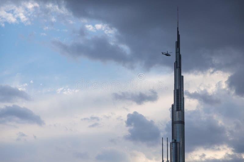 Бурдж халифа триколор. Бурш Халиф 148 этаж. Одуванчики у Бурдж Халифа. Пожар в Бурдж Халифа 2020. Burj Halif close-up.