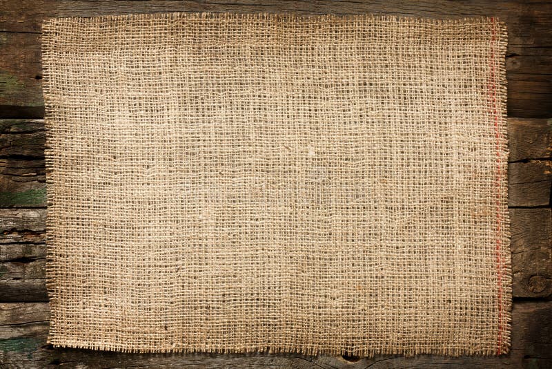 Sackleinen-jute-Leinwand vintage hintergrund textur auf hölzernen Brettern.