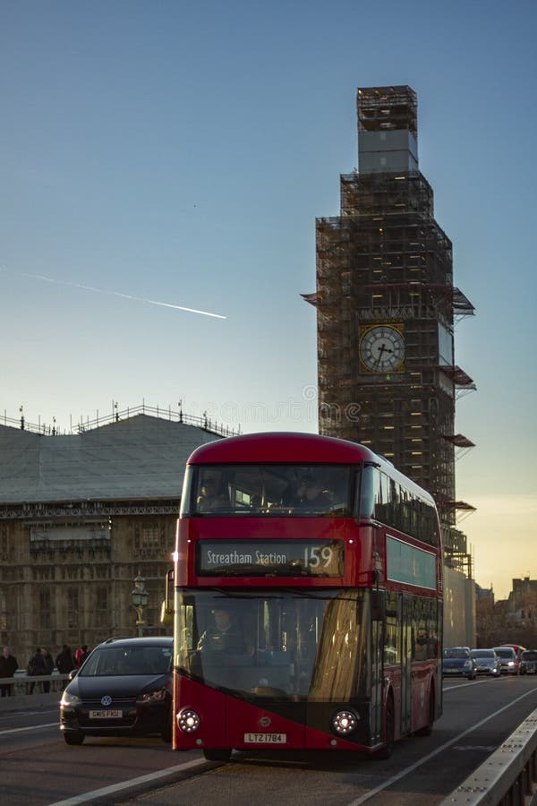 Bus alla via di Londra immagine stock libera da diritti Bus alla via di Londra immagine stock libera da diritti