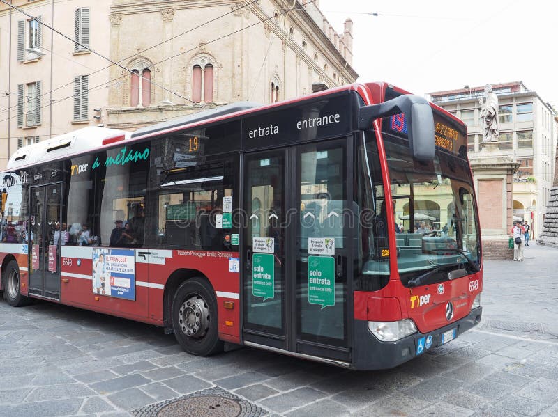 Bus in Bologna redactionele fotografie. Image of stad 100729972