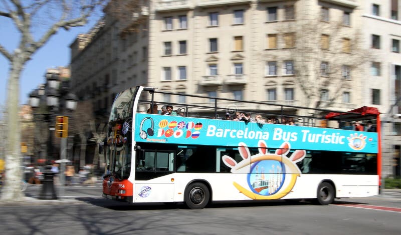 Bus facente un giro turistico a Barcellona, Spagna