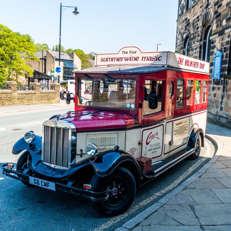 Bus turístico en Holmfirth imágenes de archivo libres de regalías Bus turístico en Holmfirth imágenes de archivo libres de regalías