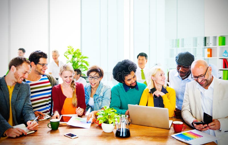 Das Geschäft lässig Büro im geschäft diskussion ein.