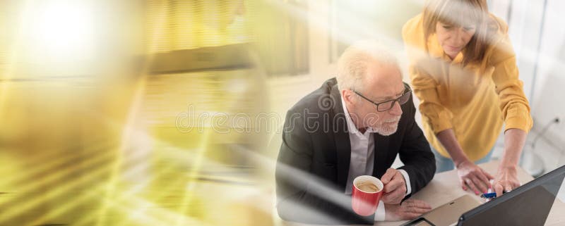 Business people working together light effect multiple exposure in office fotografia stock libera da diritti