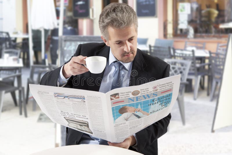 I like reading newspapers. Папа читает газету. Картинка папа читает газету. Том читает газету. Турист читает газету.