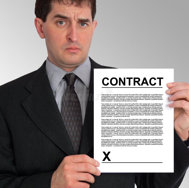 Obrázek podnikatel drží smlouvu na jeho levé straně, proti grey gradient pozadí.