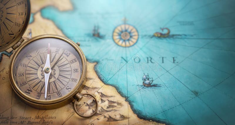 Busolă veche pe harta lumiiGeografie de călătorie turism și concept de explorare larg fundal. Fotografie macrocomandă. Foarte supe royalty free stock photos
