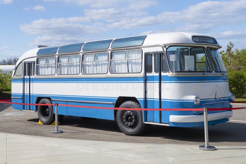 Bussen som levererade kosmonauter till uppskjutningsplatsen vid Baikonur-kosmodrome tolv gånger royaltyfri fotografi